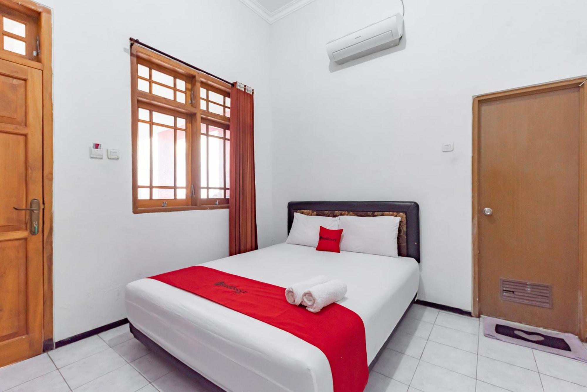 Reddoorz At Ciliwung Guest House Syariah Malang Exterior foto